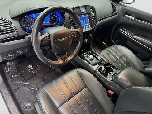 Used 2017 Chrysler 300 S image 7