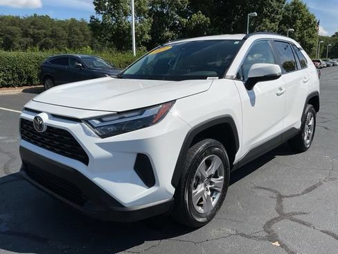 Used 2025 Toyota RAV4 XLE AWD/4WD image 2