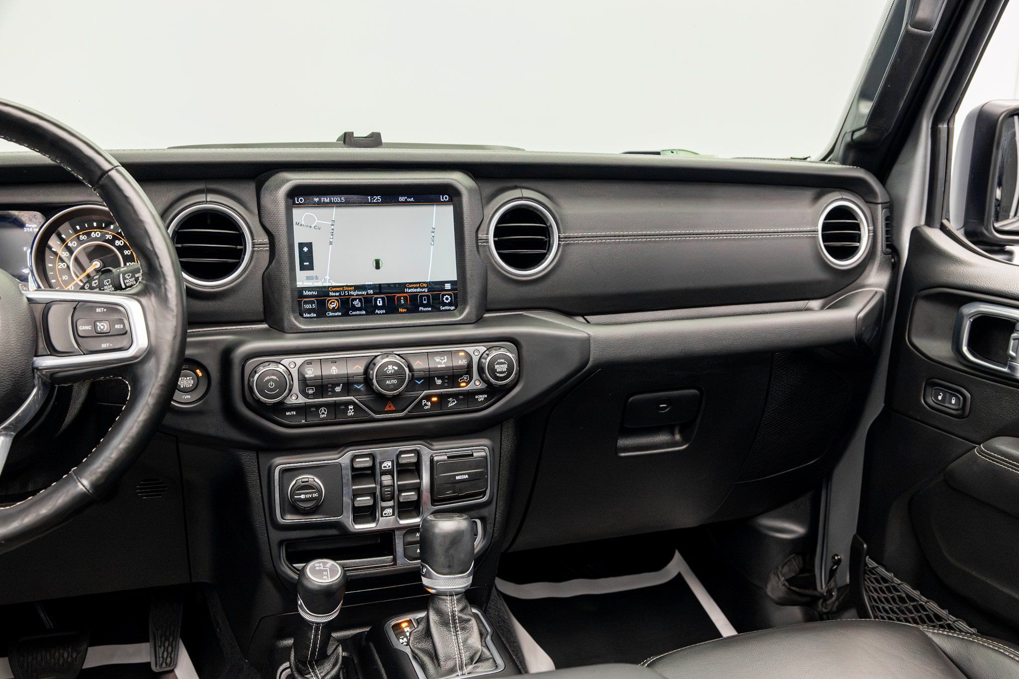 Used 2021 Jeep Wrangler Unlimited Sahara AWD/4WD image 37