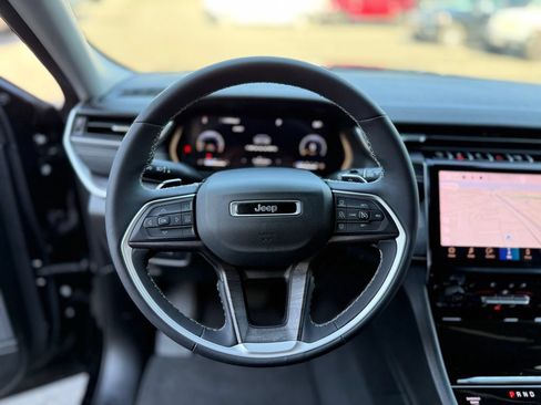 Used 2023 Jeep Grand Cherokee L Limited w/ Luxury Tech Group II AWD/4WD image 6