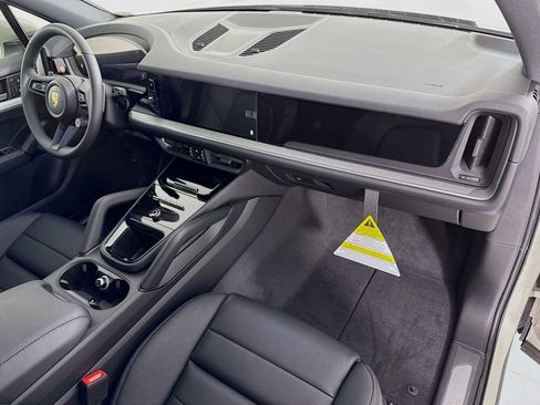 New 2026 Porsche Cayenne image 30