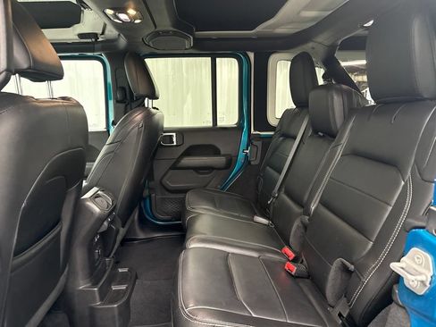 Used 2020 Jeep Wrangler Unlimited Sahara AWD/4WD image 6