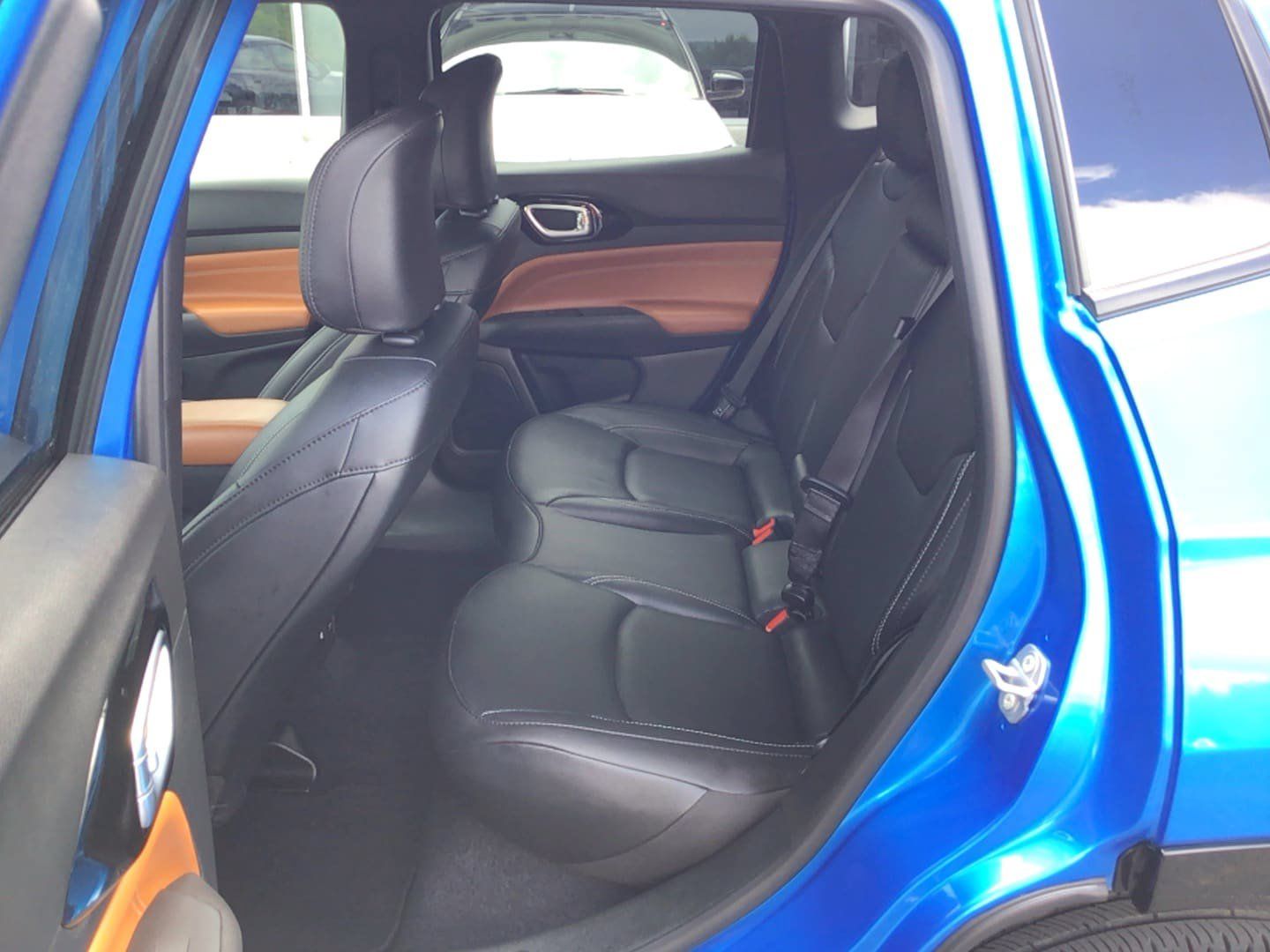 Certified 2025 Jeep Compass Limited w/ Elite Group AWD/4WD image 8