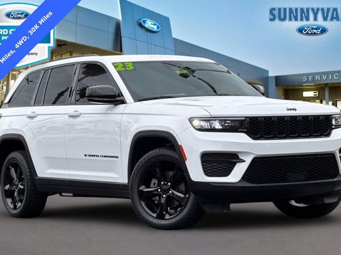 Used 2023 Jeep Grand Cherokee Altitude image 1