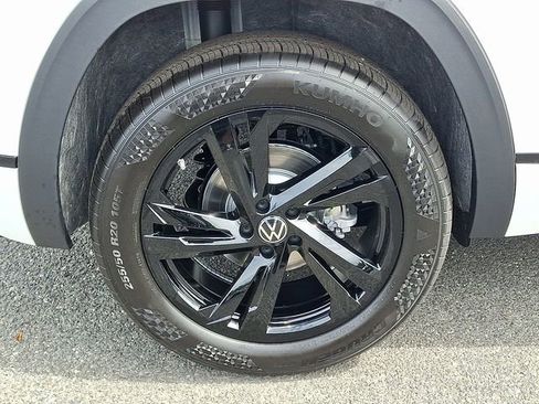 New 2026 Volkswagen Atlas Cross Sport SEL R-Line image 5