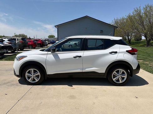 Used 2020 Nissan Kicks S FWD image 3