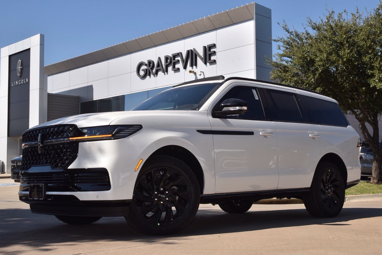 New 2027 Lincoln Navigator Reserve w/ Jet Appearance Package AWD/4WD image 1