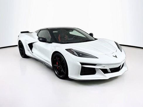 Used 2025 Chevrolet Corvette E-Ray AWD/4WD image 10