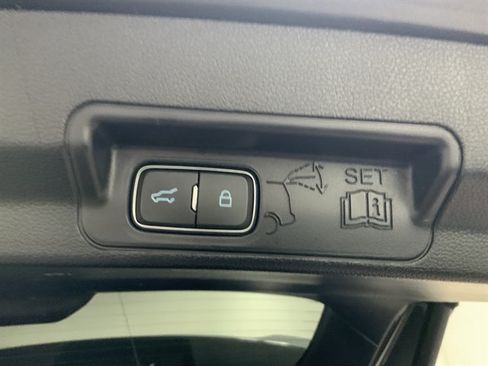 Used 2020 Ford Explorer XLT w/ Equipment Group 202A AWD/4WD image 7
