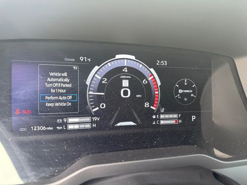 Used 2025 Toyota Tundra Limited AWD/4WD image 11