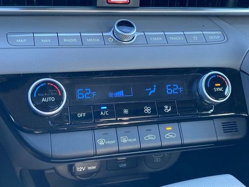 Used 2024 Hyundai Elantra SEL image 23