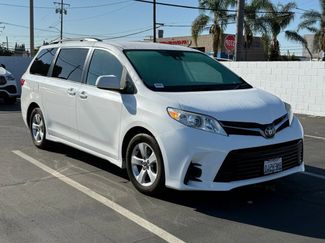 Used 2018 Toyota Sienna LE video 1