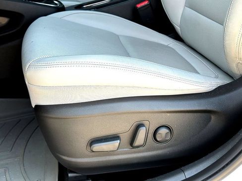 Used 2023 Hyundai Kona Limited FWD image 15