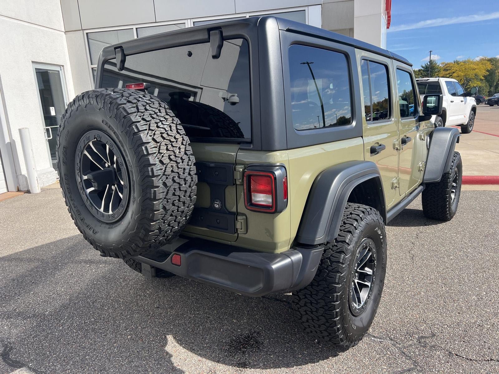 Used 2025 Jeep Wrangler Unlimited Sport AWD/4WD image 13