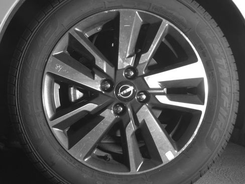 Used 2025 Nissan Versa SV w/ Trunk Package image 12