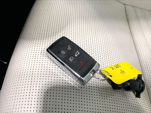 Used 2020 Land Rover Discovery Sport SE AWD/4WD image 11