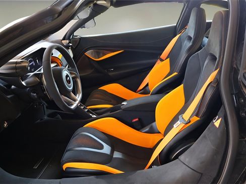Used 2024 McLaren 750S image 9