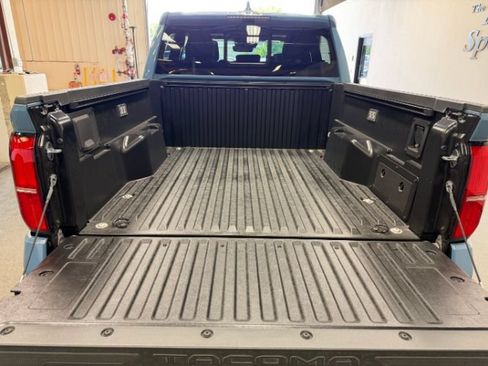 Used 2026 Toyota Tacoma TRD Off-Road w/ TRD Off Road Upgrade Package AWD/4WD image 4