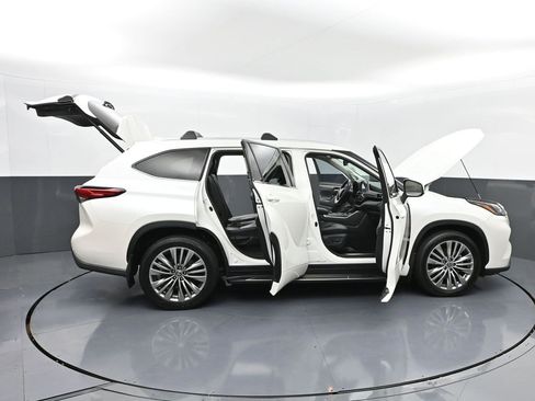 Certified 2021 Toyota Highlander Platinum image 53