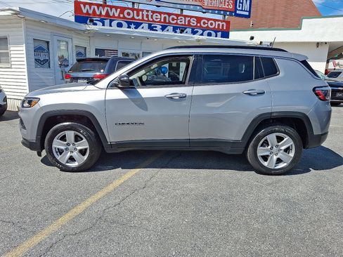 Used 2022 Jeep Compass Latitude AWD/4WD image 2
