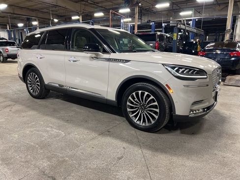 Used 2020 Lincoln Aviator Reserve w/ Equipment Group 201A image 4