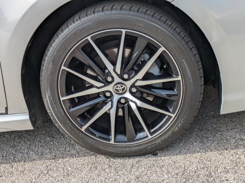 Used 2021 Toyota Camry SE image 11