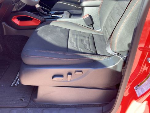 Used 2025 Nissan Frontier PRO-4X image 14