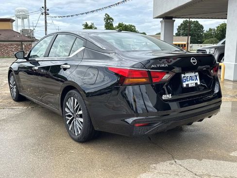 Used 2025 Nissan Altima 2.5 SV FWD image 9