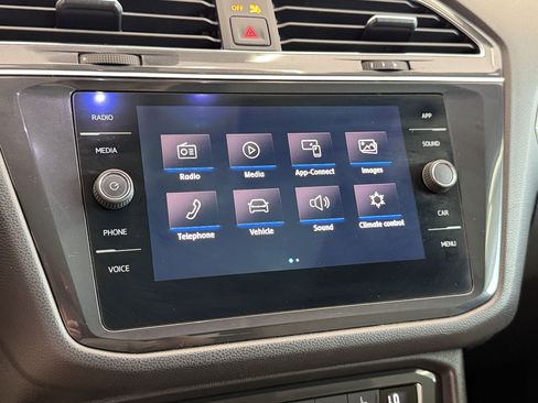 Used 2020 Volkswagen Tiguan SE w/ Panoramic Sunroof Package AWD/4WD image 20