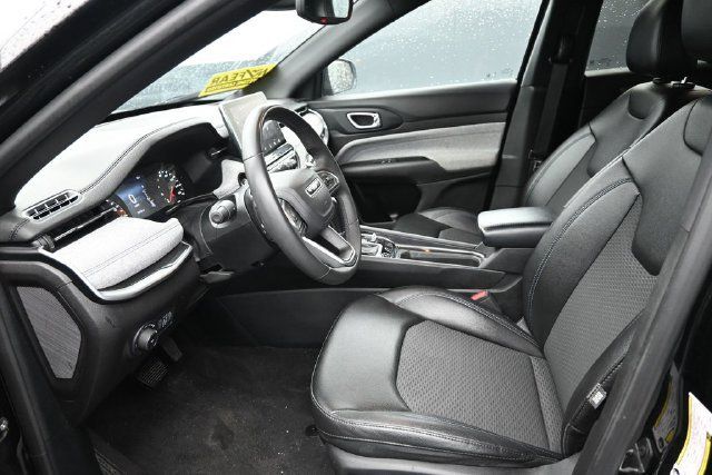 Used 2024 Jeep Compass Latitude AWD/4WD image 15