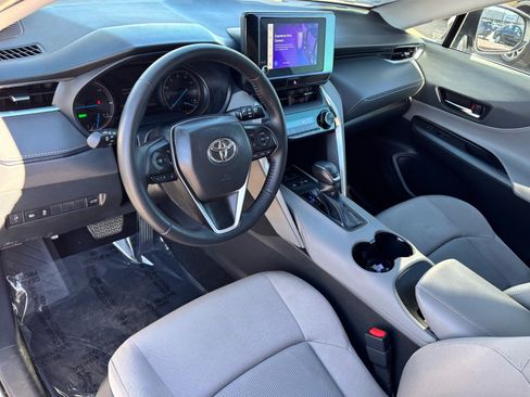 Certified 2024 Toyota Venza LE image 19