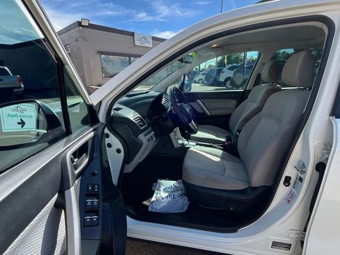 Used 2017 Subaru Forester 2.5i Premium w/ All-Weather Package AWD/4WD image 19