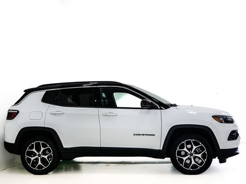 Used 2025 Jeep Compass Limited AWD/4WD image 4
