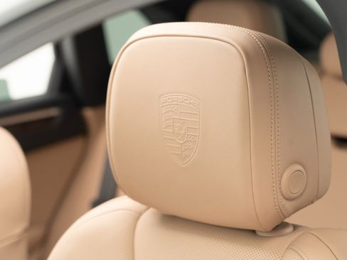 Certified 2025 Porsche Macan image 18