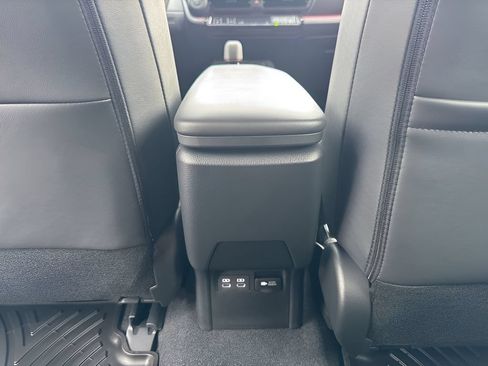 Used 2026 Toyota Prius Plug-In Hybrid FWD image 13