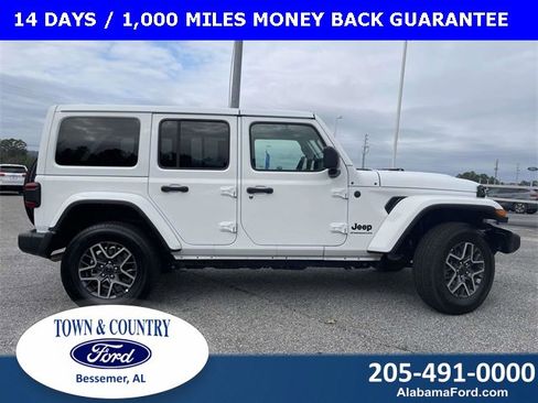 Used 2025 Jeep Wrangler Sahara image 2