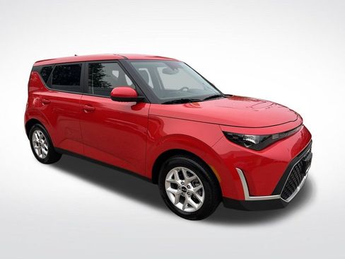 Certified 2023 Kia Soul S FWD image 3