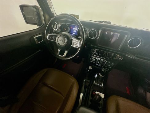 Used 2020 Jeep Gladiator Overland image 9