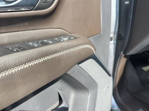 Used 2021 GMC Yukon XL Denali w/ Denali Premium Package image 6