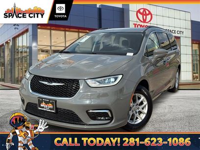 Used 2021 Chrysler Pacifica Touring w/ Cold Weather Group