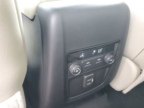 Certified 2024 Buick Enclave Essence w/ Technology Package image 17