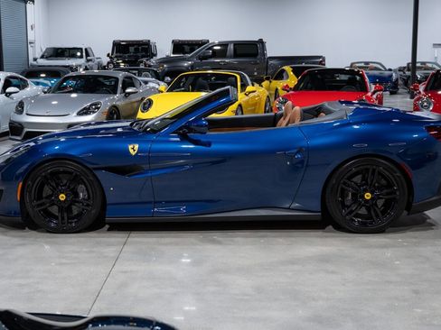 Used 2020 Ferrari Portofino image 3