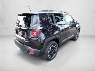 Used 2017 Jeep Renegade Trailhawk AWD/4WD video 4