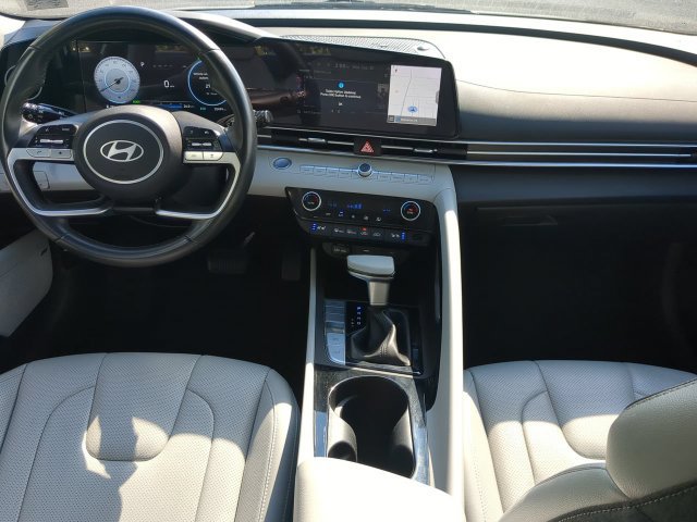 Used 2025 Hyundai Elantra Limited FWD image 13
