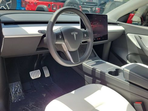 Used 2022 Tesla Model Y Performance AWD/4WD image 9
