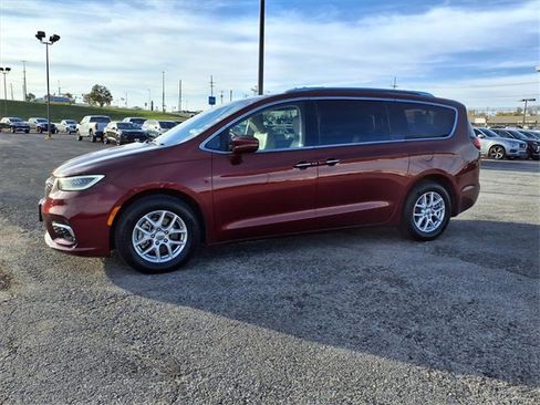 Used 2021 Chrysler Pacifica Touring-L image 26
