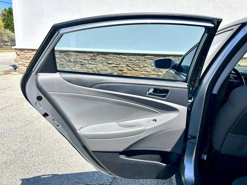 Used 2015 Hyundai Sonata Hybrid image 11