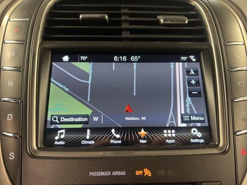 Used 2017 Lincoln MKX Reserve image 11