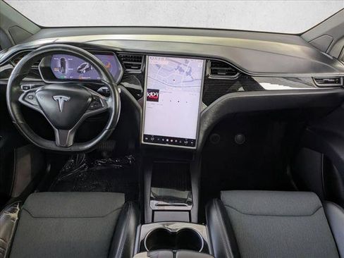 Used 2018 Tesla Model X 75D image 19