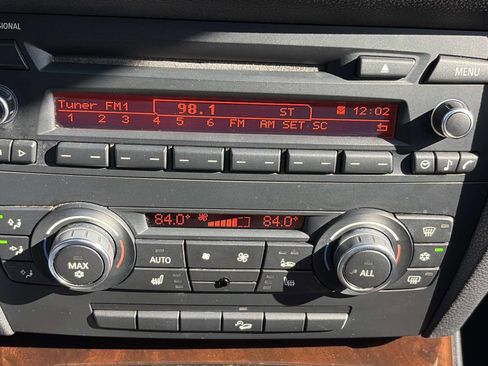 Used 2011 BMW 335i xDrive Sedan image 28